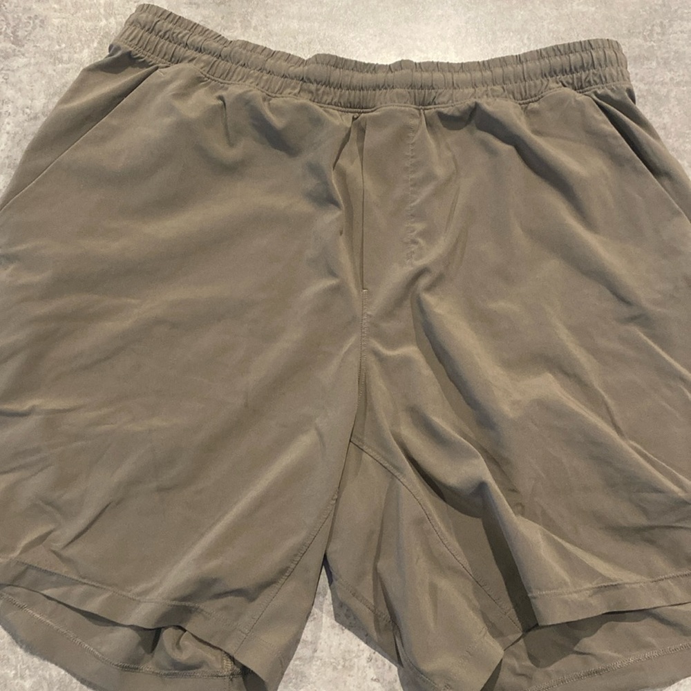 Lulu Pacebreaker
- Liner Cut Out 
- Size Large 7” Inseam